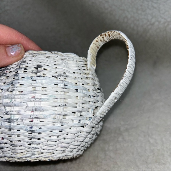 Wicker teapot and 2 cups attached to saucers Vintage 9.5" shabby chic cottage - Picture 7 of 12